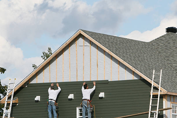Professional Siding technician working in Forest Park, IL